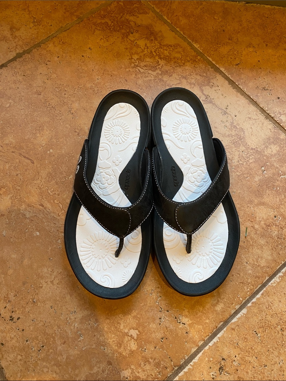 Speedo black flip flops size 7